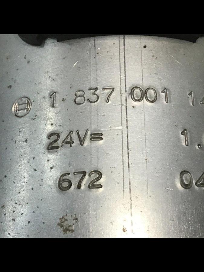 Used BOSCH Hydraulic Valve 0 810 001 830 Used