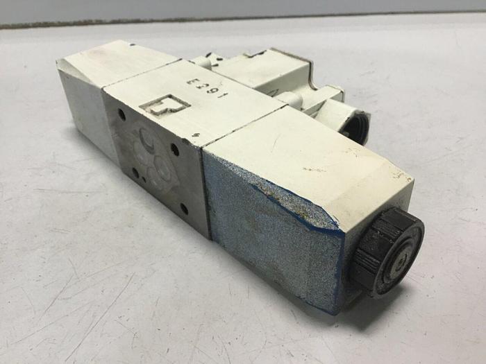 Used VICKERS Tokimec Directional Control Valve DG4V-3-6C-M-P7-H-7-50 #142020