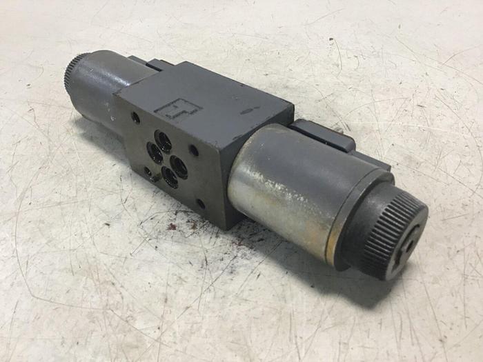 Used VICKERS Solenoid Valve DG4V-3S-6C-M-U-HL7-60-EN490 Used