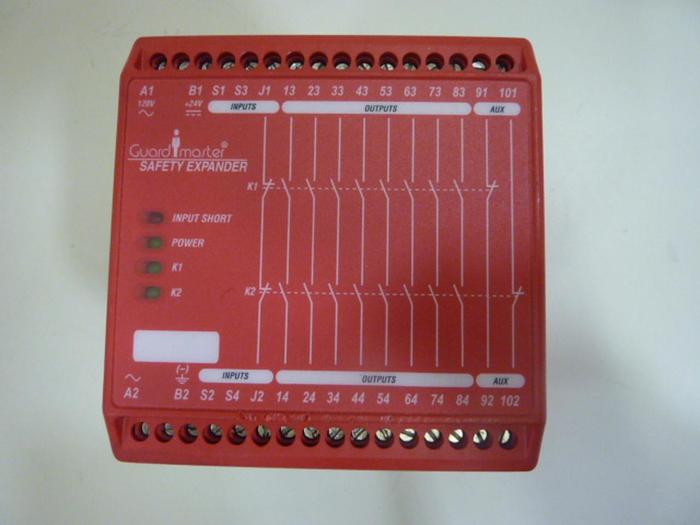 Used ALLEN BRADLEY Safety Relay 440R-ZBE820AZ1 SER A #58746