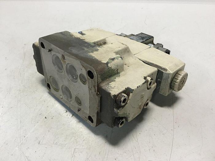 Used VICKERS Tokimec Directional Control Valve DG4V-3-6C-M-P7-H-7-50 #138076