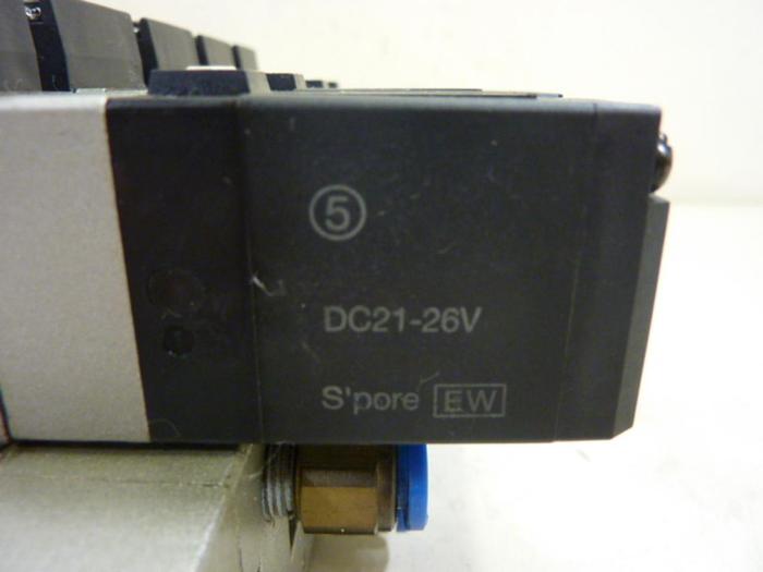 Used SMC Control Block w/ Valves VF2-4-F-D-3Z-TA #61221