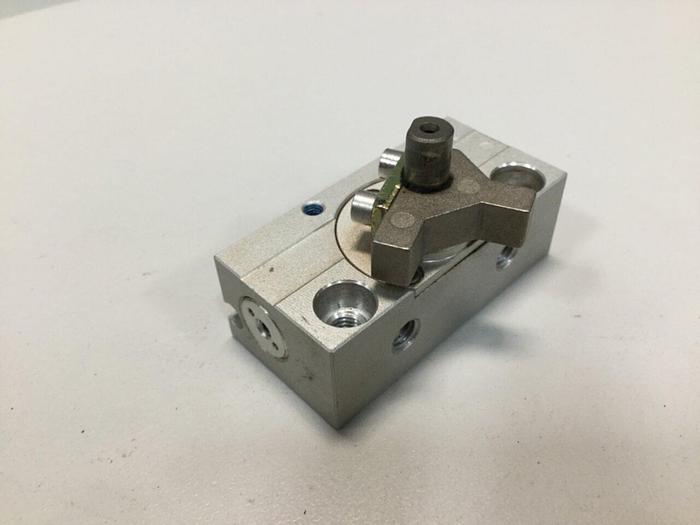 Used SMC Mini Rotary Actuator CRJU1-90-F8BL Used #108118