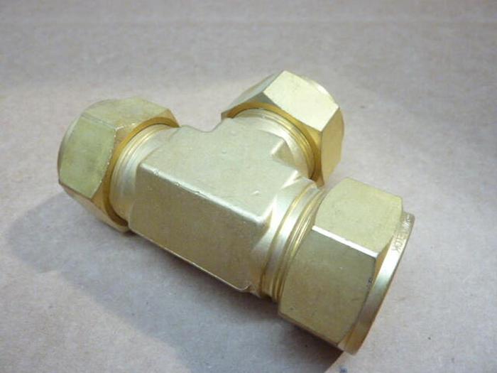 SWAGELOK Brass Union Tee B-1610-3 #39396