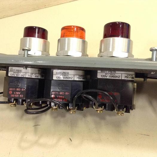 Used ALLEN BRADLEY Push Button Enclosure 800T-6TZM11 SER T #69406