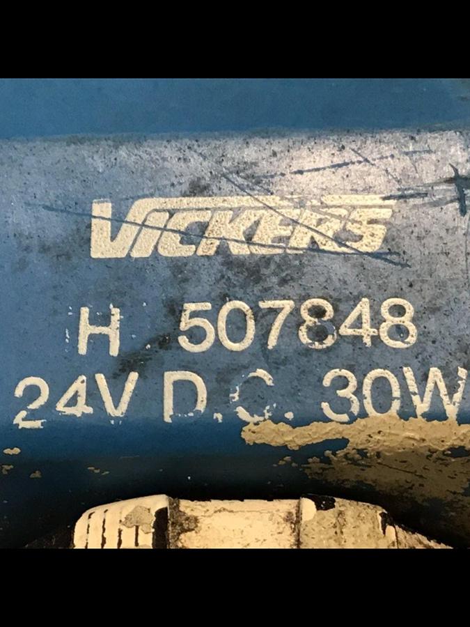 Used VICKERS Directional Valve DG4V-3-6C-M-U-HL7-60 Used