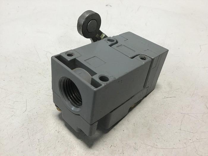 Used SQUARE D Limit Switch 9007-C52B2 #121713