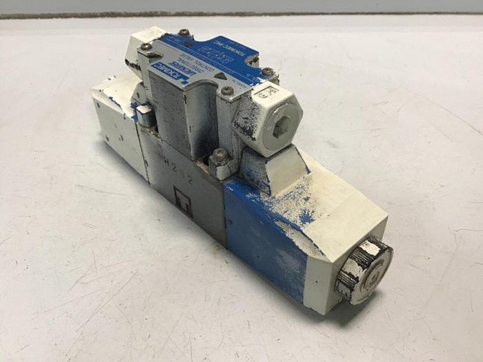 Used VICKERS Directional Valve DG4V-3-7CM-P7-H-7-50 #138052