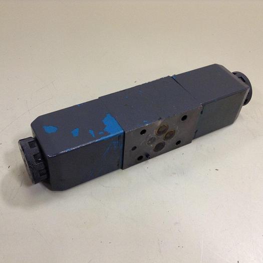 Used VICKERS Directional Valve DG4V-3-6C-M-U-HL7-60 Used