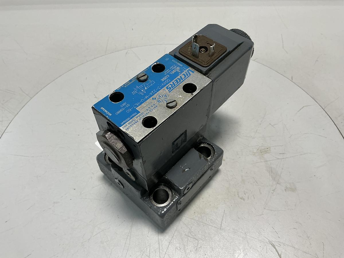 Used VICKERS DG4V-3-22A-M-U-HL7-60