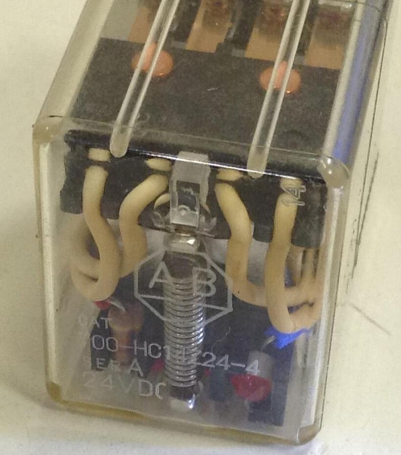 Used ALLEN BRADLEY Relay 700-HC14Z24-4 SER A USED
