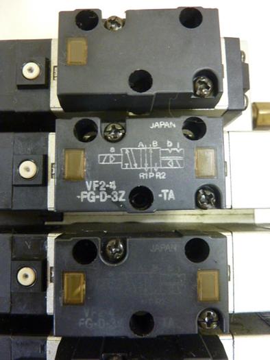 Used SMC Control Block w/ Valves VF2-4-F-D-3Z-TA #61221