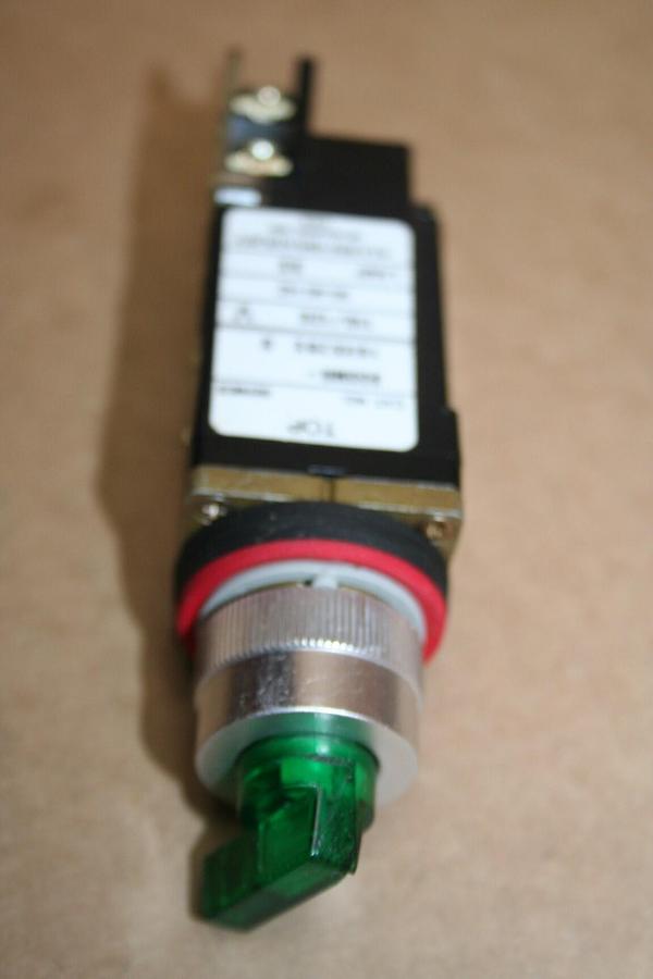 Used ALLEN BRADLEY Selector Switch 800MR-16HX2BS GREEN Used