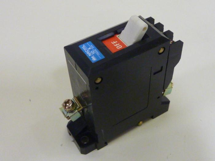 Used IDEC Circuit Protector NRC111L/10 #64267