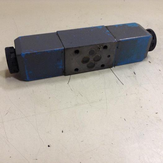 Used VICKERS Directional Valve DG4V-3-6C-M-U-HL7-60 Used