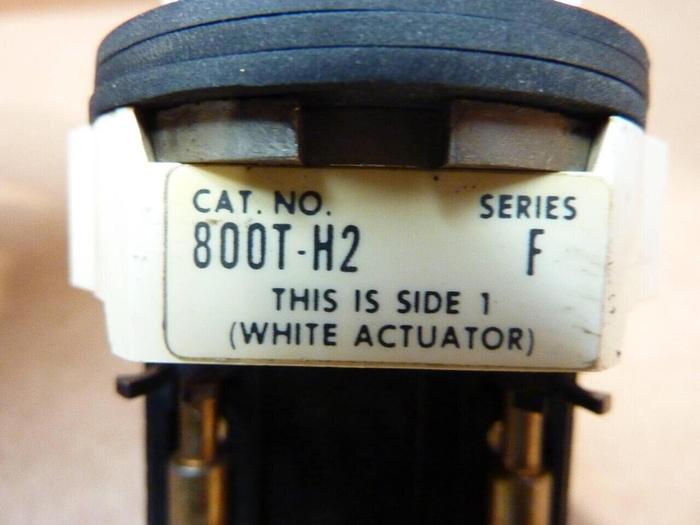 Used ALLEN BRADLEY Selector Switch 800T-H2 SER F #38213