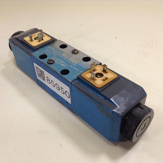 Used VICKERS Directional Valve DG4V-3-6C-M-U-HL7-60 Used
