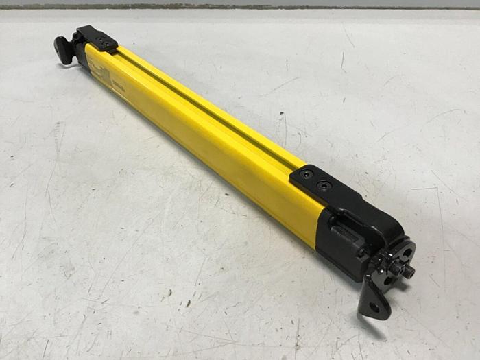 Used KEYENCE CORP Light Curtain Transmitter GL-R20H-T #133677