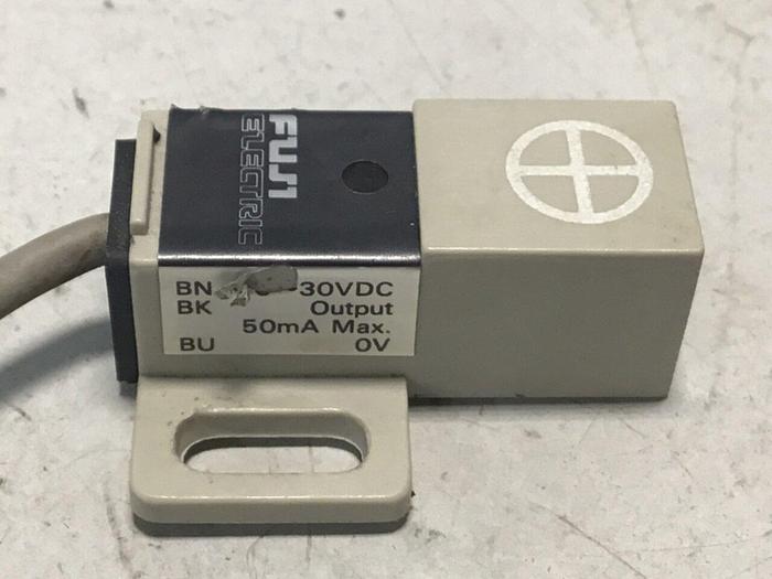 Used FUJI ELECTRIC Proximity Switch PE-B4D3 #128431