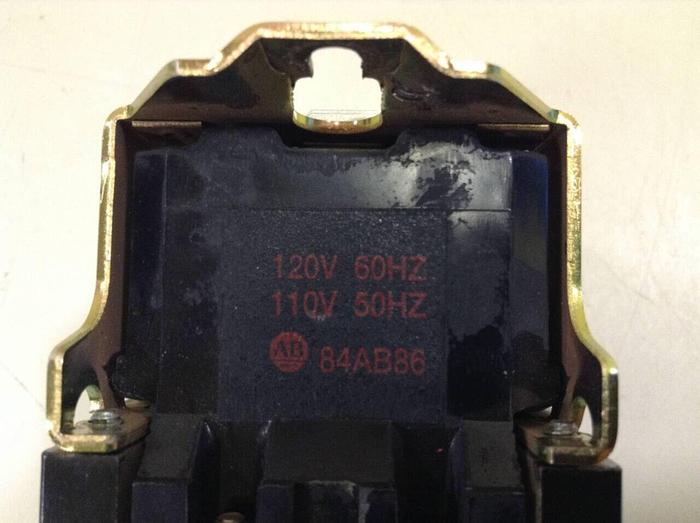 Used ALLEN BRADLEY AC Relay 700-N800A1 SER C #79536