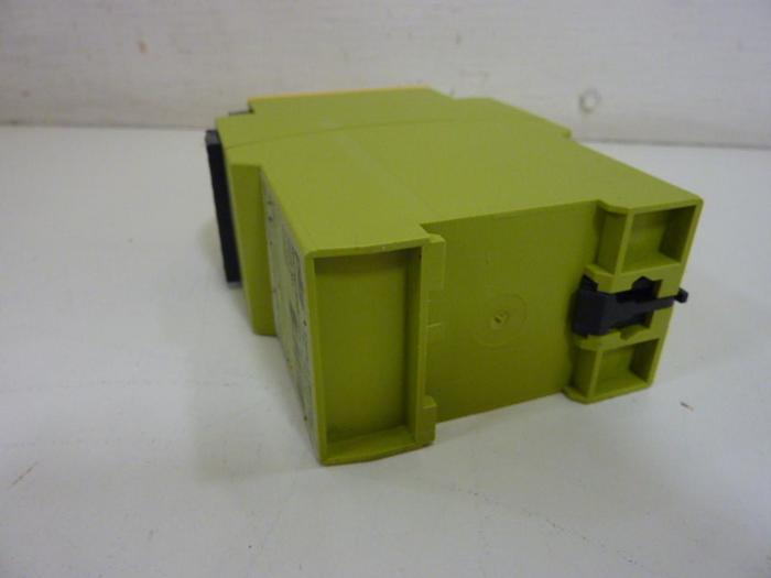 Used PILZ Safety Relay PNOZX3P24VDC24VAC3N/O1N/C1SO #61933