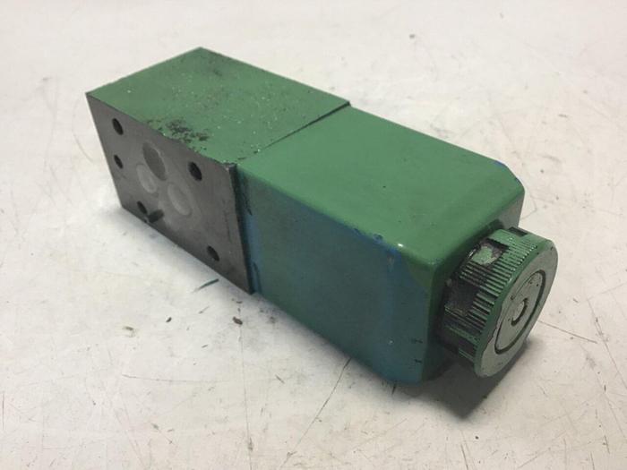 Used VICKERS Valve DG4V-3-22A-M-U-HL7-60 USED