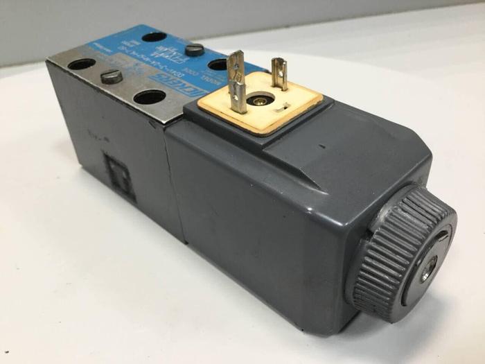 Used VICKERS Solenoid Valve DG4V32AMUHL760 Used