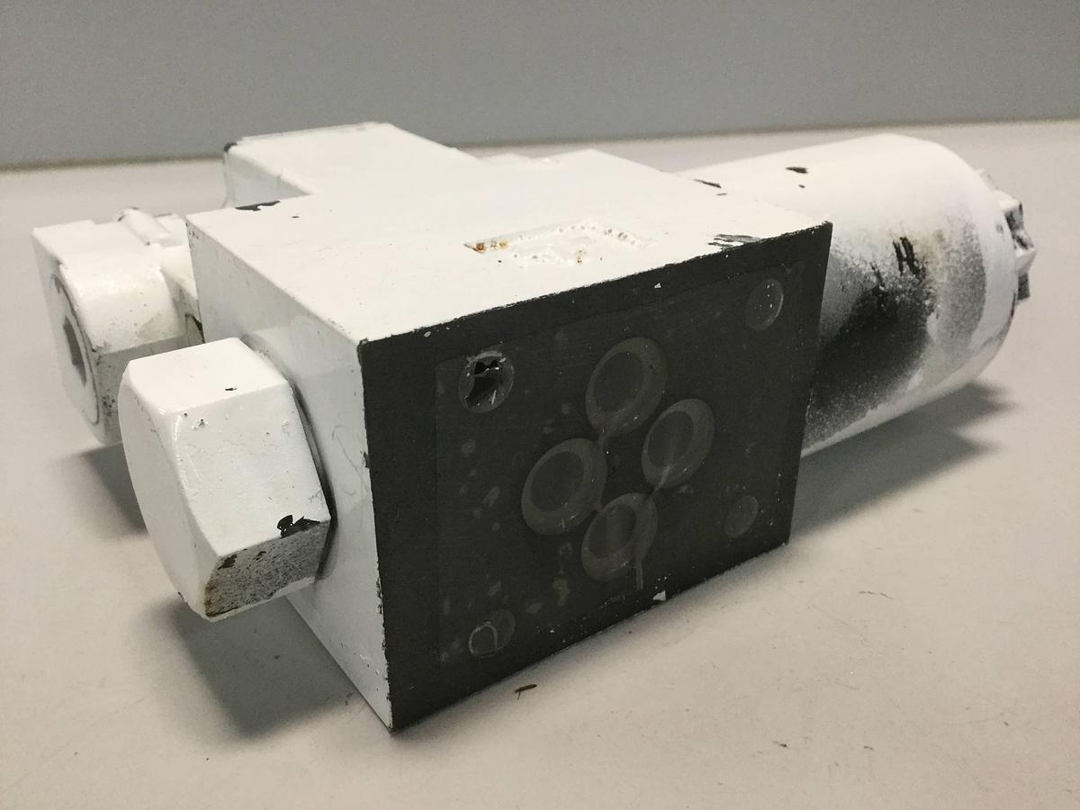 Used YUKEN Directional Valve DSG-01-2B2-D24-60 USED