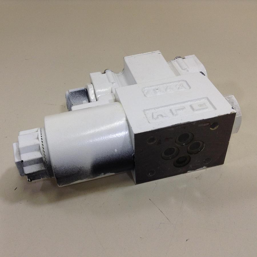 Used YUKEN Directional Valve DSG-01-2B2-D24-60 USED