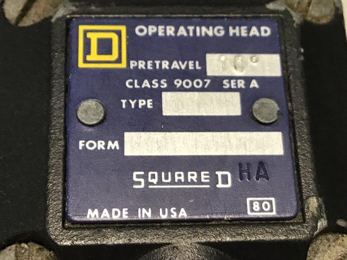 Used SQUARE D Limit Switch 9007-AEQ2699 Used