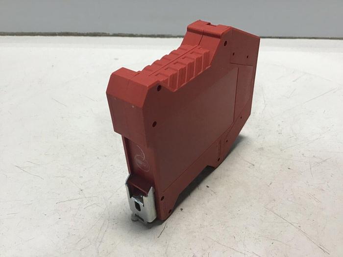 Used ALLEN BRADLEY Guardmaster Safety Relay 440R-N23126 SER C #129386
