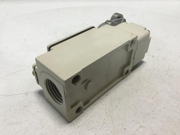 Used YAMATAKE Limit Switch LJA10-11A21N-003 #121740