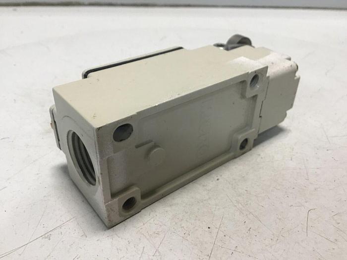 Used YAMATAKE Limit Switch LJA10-11A21N-003 #121722