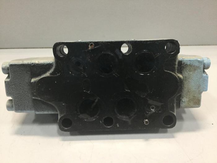 Used VICKERS Directional Control Valve DG5V-8-S-31C-E-T-M-U-HL-B13-10-EN502 #115014