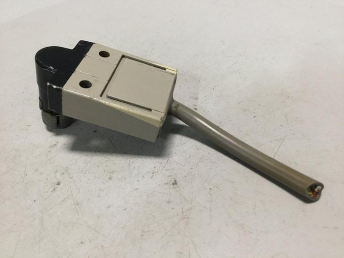 Used OMRON Limit Switch D4C-9033 #104312