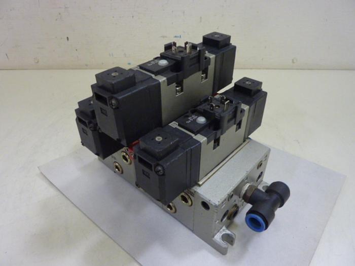 Used SMC Control Block w/ Valves VS7-6-FG-D-3Z #60111