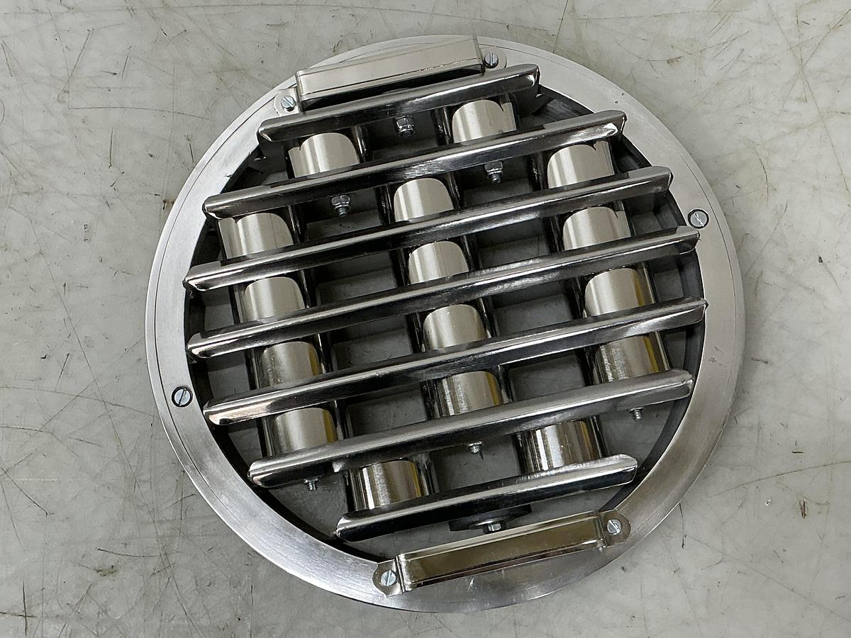 Used MAGNETIC GRILL 10588312