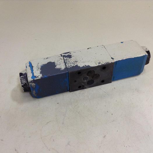 Used VICKERS Directional Valve DG4V-3-6C-M-U-HL7-60 Used