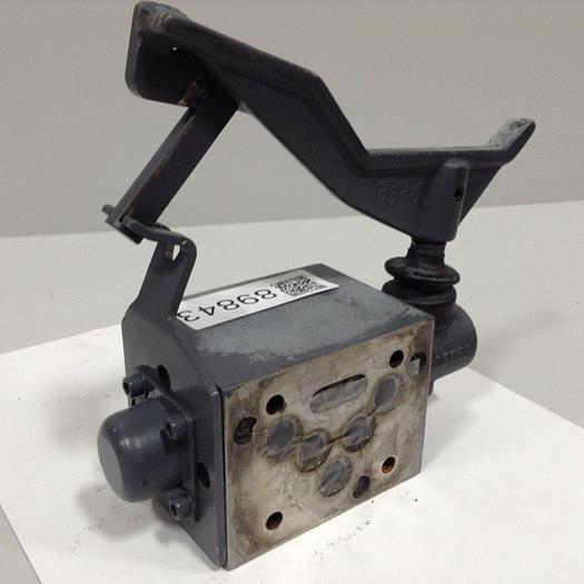 Used PARKER Directional Control Valve D3ML4B10X4384 #89843