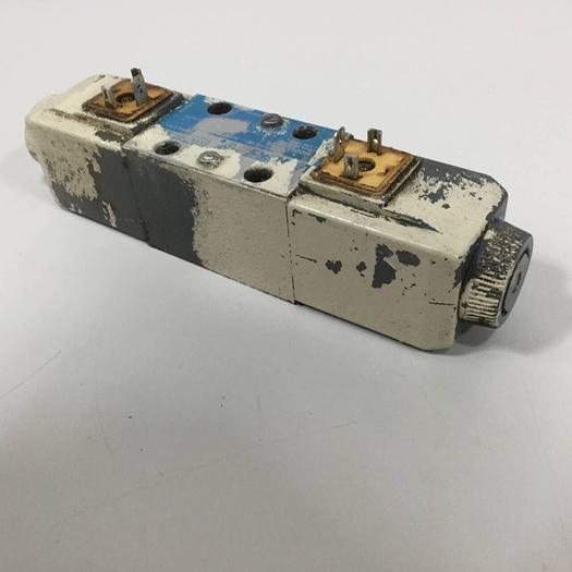 Used VICKERS Directional Valve DG4V-3-6C-M-U-HL7-60 Used