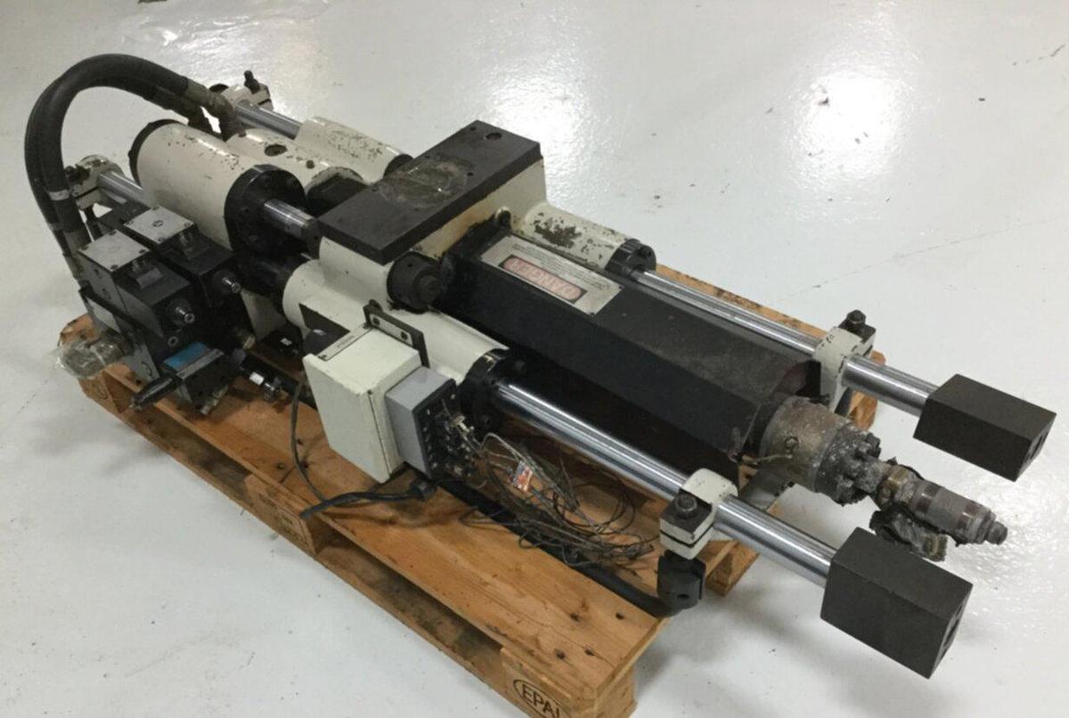 Used CINCINNATI MILACRON 2.97 Oz Injection Unit VS33-2.97 USED