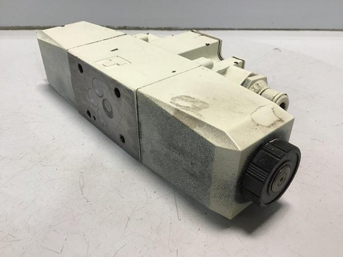 Used VICKERS Tokimec Directional Control Valve DG4V-3-6C-M-P7-H-7-50 #132975