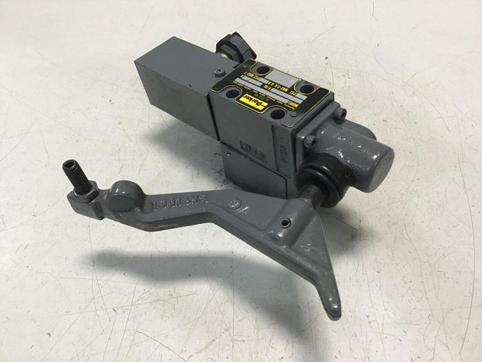Used PARKER Directional Control Valve D1VMR4HN1075XB038 USED