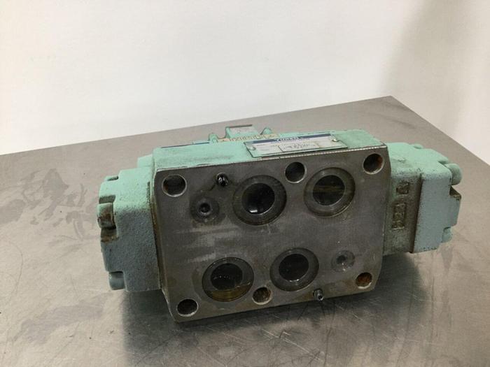 Used YUKEN Directional Valve DHG-06-3CI3-E-5045 #112029
