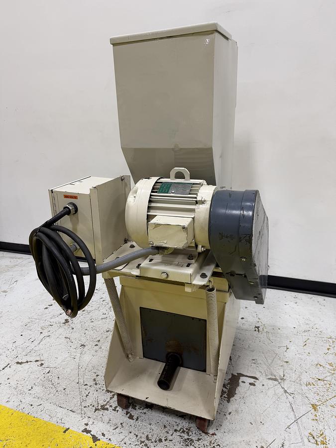 Used NELMOR GRINDER GRANULATOR G1012M1 72 12 5558