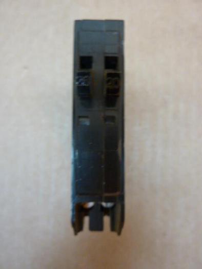 Used SQUARE D 20 Amp Circuit Breaker QOT120 #27749