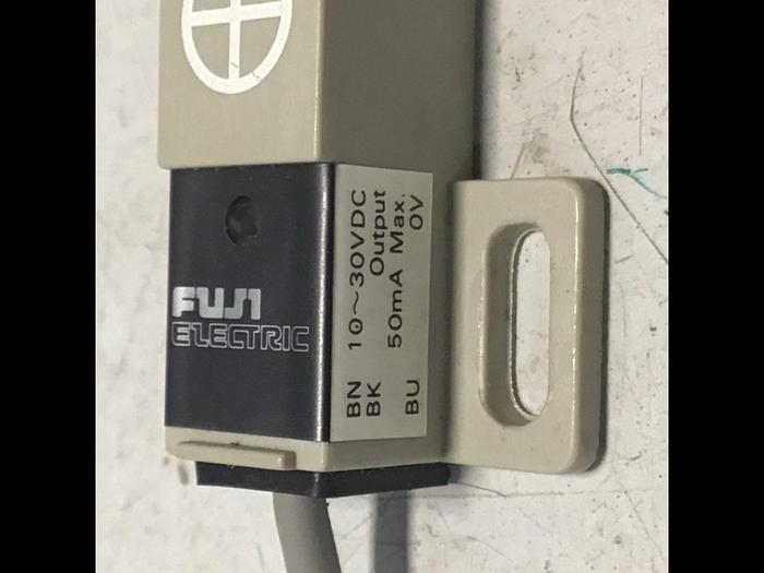 Used FUJI ELECTRIC Proximity Switch PE-B4D3 Used