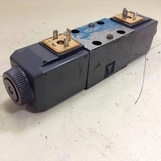 Used VICKERS Directional Valve DG4V-3-6C-M-U-HL7-60 Used