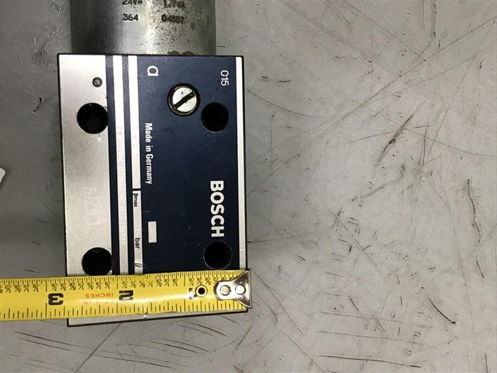 Used BOSCH Hydraulic Valve 0 810 001 825 #118221