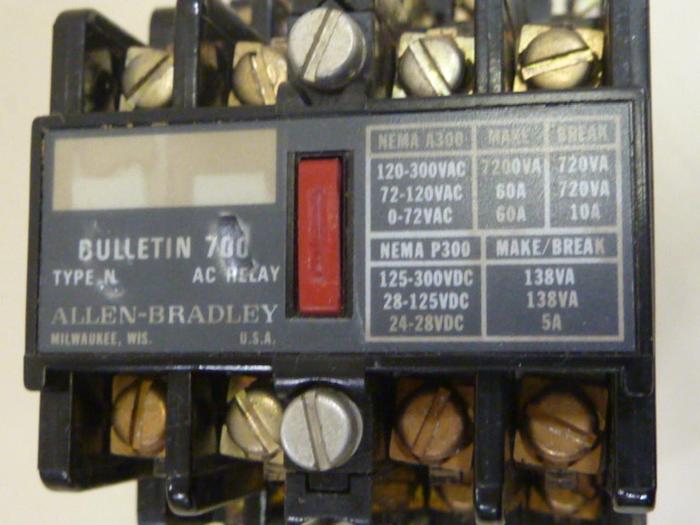 Used ALLEN BRADLEY AC Relay 700-N800A1 SER C #62743